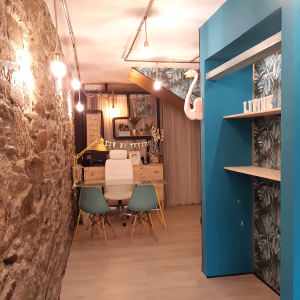 Interior del estudio Livink Tattoo en el casco histórico de Santiago de Compostela